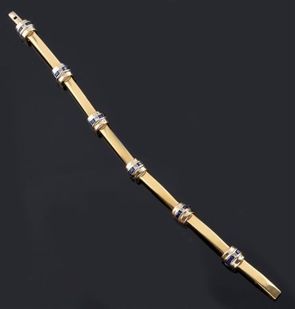 BRACCIALE Bracciale in oro giallo composto da segmenti rigidi alternati a...