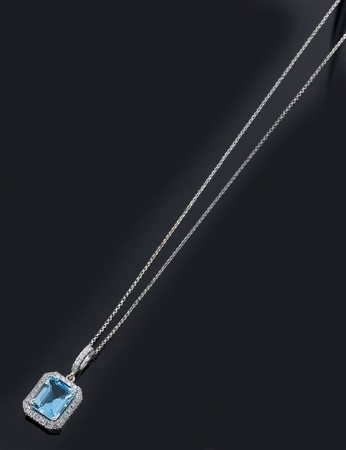 CATENA CON CIONDOLO Catena con ciondolo in oro bianco con acquamarina taglio...