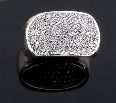 ANELLO Anello in oro bianco, a fascia, sommità con pavè di diamanti taglio...
