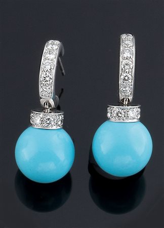 COPPIA DI ORECCHINI Coppia di orecchini in oro bianco con due boules di...