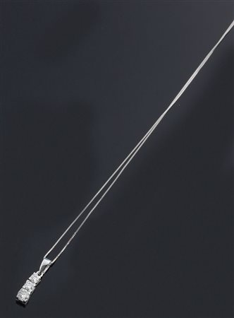 CATENA CON CIONDOLO Catena con ciondolo in oro bianco composto da tre...