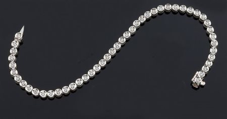 BRACCIALE Bracciale in oro bianco, modello tennis, composto da quarantasei...