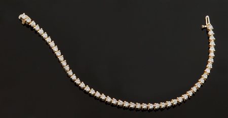 BRACCIALE Bracciale in oro giallo, modello tennis, con quarantanove diamanti...