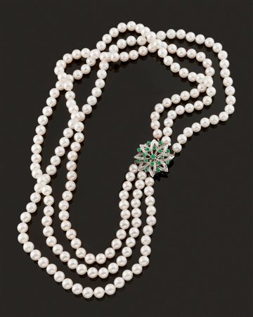 COLLANA DI PERLE Collana composta da tre fili di perle dal diam di mm 6,0 a...