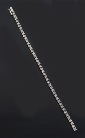 BRACCIALE Bracciale in oro bianco, modello tennis, composto da quarantotto...