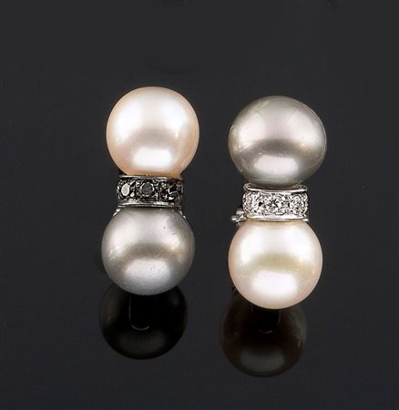 COPPIA DI ORECCHINI Coppia di orecchini in oro bianco composti da quattro...