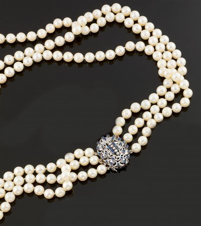 COLLANA DI PERLE Collana composta da tre fili di perle dal diam di mm 7,0 a...