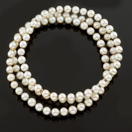 BRACCIALI Lotto composto da tre bracciali rigidi con perle dal diam di mm 5,4...