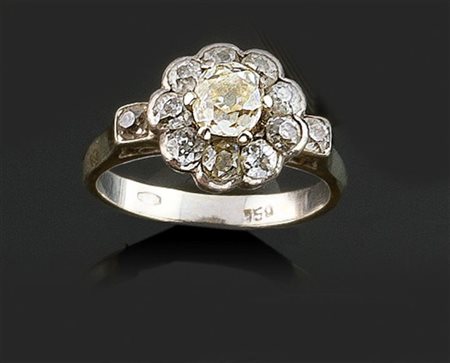 ANELLO Anello in oro bianco, fine XIX secolo inizio XX secolo, a forma di...