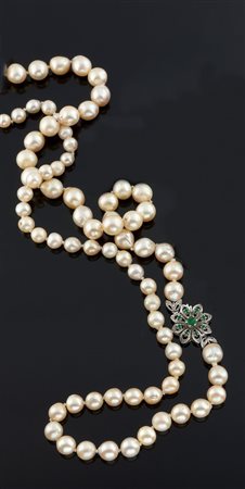 COLLANA DI PERLE Lunga collana di perle dal diam di mm 6,2 a 9,8; chiusura in...