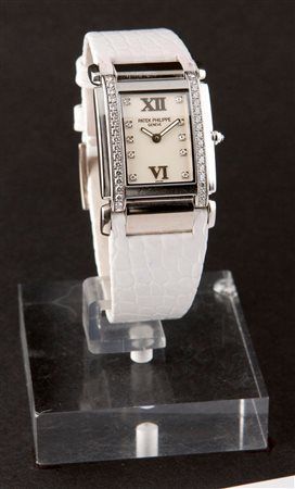 PATEK PHILIPPE Modello "Twenty 4", ref. 4920, serie recente 30x25 Cassa in...