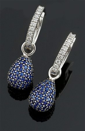 COPPIA DI ORECCHINI Coppia di orecchini in oro bianco, a cerchio, in diamanti...