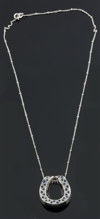 CATENA CON CIONDOLO Catena con ciondolo in oro bianco a forma di ferro di...