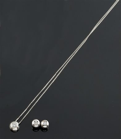 DEMI-PARURE Demi-parure in oro bianco composta da una coppia di orecchini a...