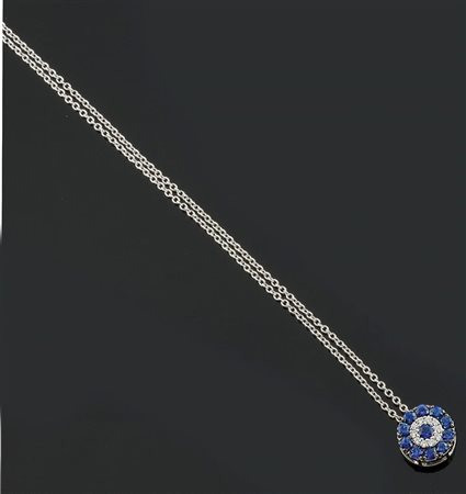 CATENA CON CIONDOLO Catena con ciondolo in oro bianco, a forma di cerchio,...