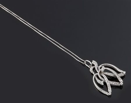 CATENA CON CIONDOLO Catena con ciondolo in oro bianco a forma di campanula...