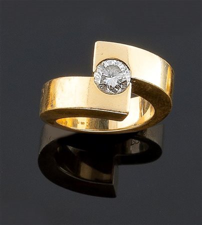 VALTER FRANCO RICCI Anello in oro bianco giallo, firmato "Ricci", modello...