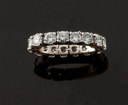 ANELLO Eternel in oro bianco composta da quindici diamanti taglio brillante...