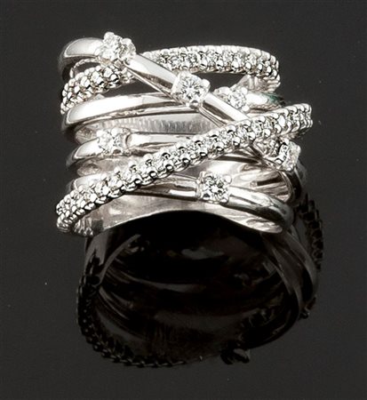 ANELLO Anello in oro bianco, a fascia, composto da sei fili intrecciati...