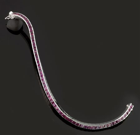 BRACCIALE Bracciale in oro bianco, modello tennis, rubini taglio carrè per...