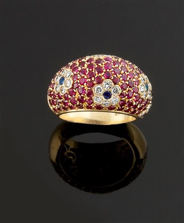 ANELLO Anello in oro giallo, sommità a fascia, con pavè di rubini taglio...