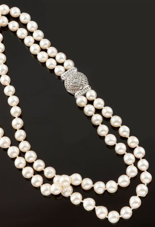 COLLANA DI PERLE Collana composta da un doppio filo di perle dal diam di mm...