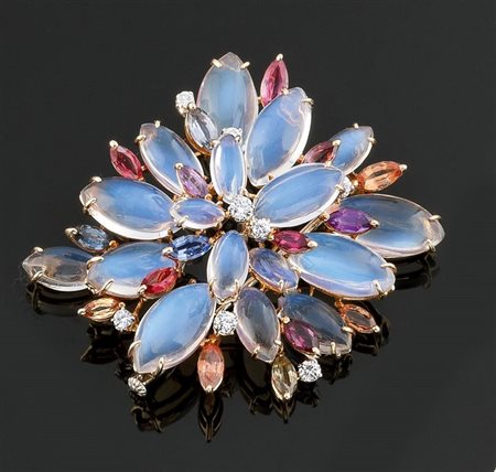 FASANO Spilla in oro giallo e bianco, firmata "Fasano", a forma di fiore con...