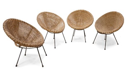 POLTRONE Quattro poltroncine con struttura in giunco e gambe in metallo...