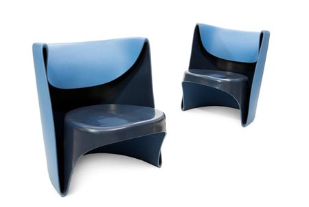 ARAD RON Nino Rota Due poltrone ottenute mediante rotostampaggio di un’ unica...