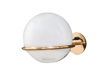 SARFATTI GINO Applique con diffusore in vetro opalino e montatura in metallo...