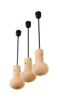 VENINI Tre lampade a sospensione con diffusore in vetro opalino. Montatura...