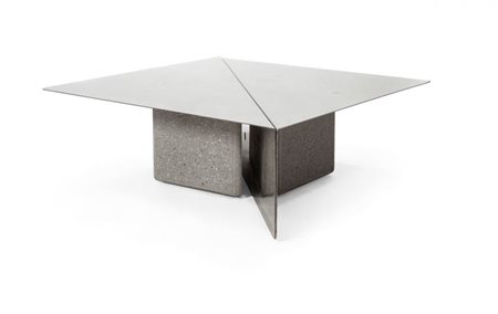 OFFREDI GIOVANNI ? Tavolino in acciaio inossidabile con base costituita da...