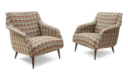 DE CARLI CARLO 802 Due poltrone con struttura in legno ed imbottitura in...