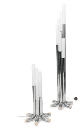 LAMPADE D448 Due lampade a sei luci in metallo cromato terminanti con...