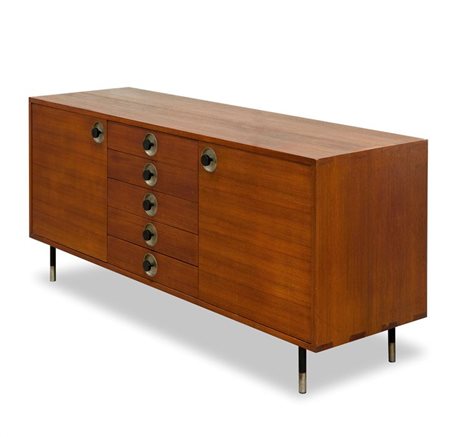 CREDENZA Credenza in legno di teak a due sportelli e cinque cassetti. Piedini...