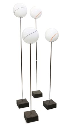 LAMPADE Tallo Quattro lampade con base in ghisa verniciata nero opaco, stelo...