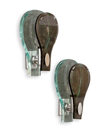 APPLIQUES Coppia di appliques con struttura in metallo cromato e diffusori...