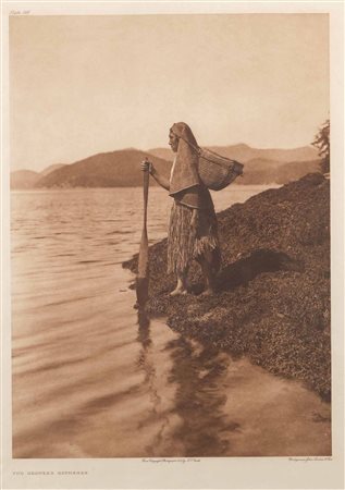 Edward Sheriff Curtis (1868-1952), The seaweed gatherer 1915
