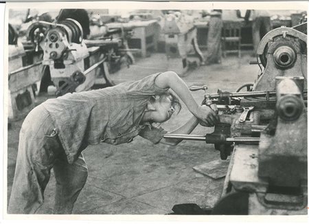 Henri Cartier-Bresson (1908-2004), The new Chinese woman works in factories, 1961