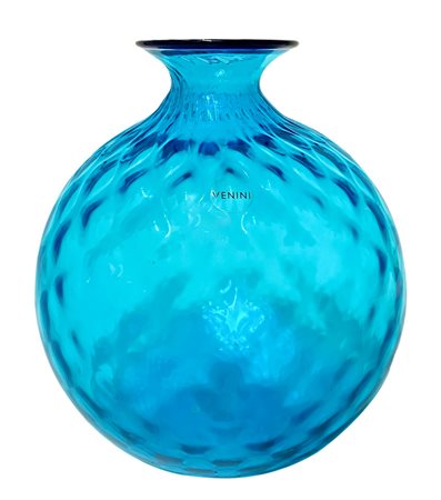 Produzione Venini, modello Balloton. Vaso in vetro nei toni dell'azzurro....