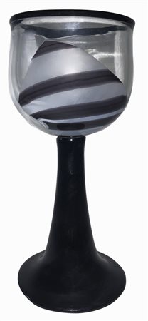 Kosta Boda, Svezia. Anni ‘70. Calice in vetro di gusto secessionista con...