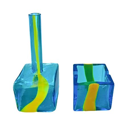 Produzione Venini, disegno Pierre Cardin. Lotto composto da un posacenere ed...