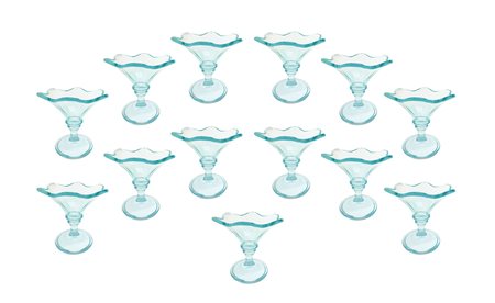 N. 18 coppe in vetro color turchese. H cm 12. H cm 12