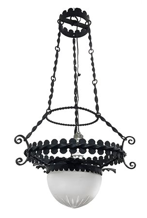 Lampadario in ferro battuto con coppa in vetro, fine XIX secolo. Fine XIX...