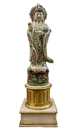 Divinità induista Lakshmi in vestizione floreale. Piccola mancanza alla...