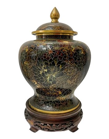 Potiche Cloisonne in metallo. H cm 27. Con base in legno H cm 33. H cm 27....