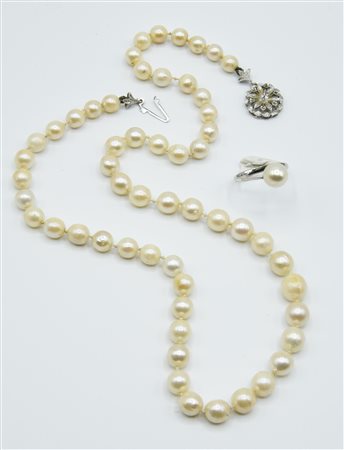 COLLANA E ANELLO CON PERLE filo di perle coltivate in degradè, mm 8,90 a 6,60...