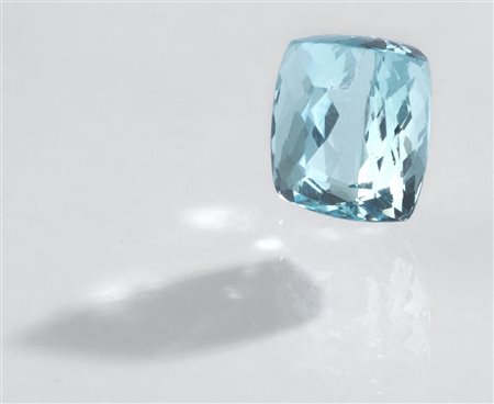 ACQUAMARINA CT 14,54 di forma rettangolare a lati curvi, mm 13,91x12,32x9,47