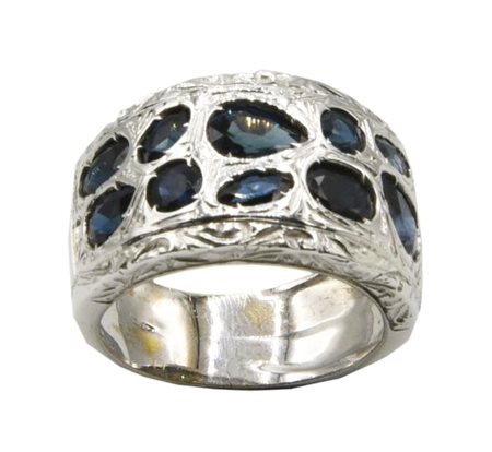 ANELLO A FASCIA CON ZAFFIRI in oro bianco 18kt, con 12 zaffiri blu naturali...