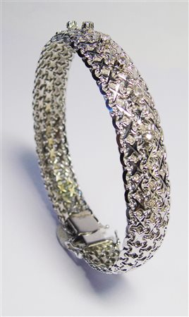 BRACCIALE CON DIAMANTI in oro bianco 18kt, 33,90 gr., bracciale traforato,...